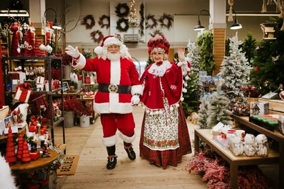 Kid's Photos with Mr. & Mrs. Claus