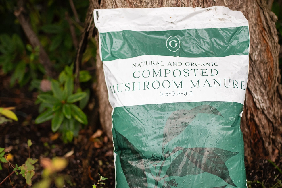 GARDENWORKS Composted Mushroom Manure Gardenworks