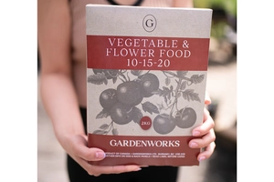 GARDENWORKS Vegetable & Flower Food 10-15-20 - image 2